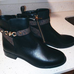 Micheal Kors women Farrah ankle boots